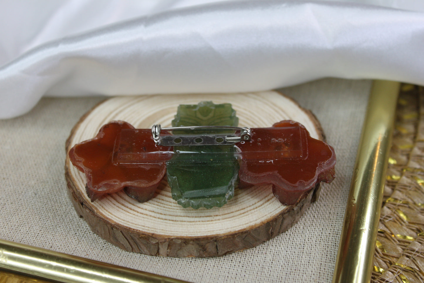 Tiki fleurs / broche