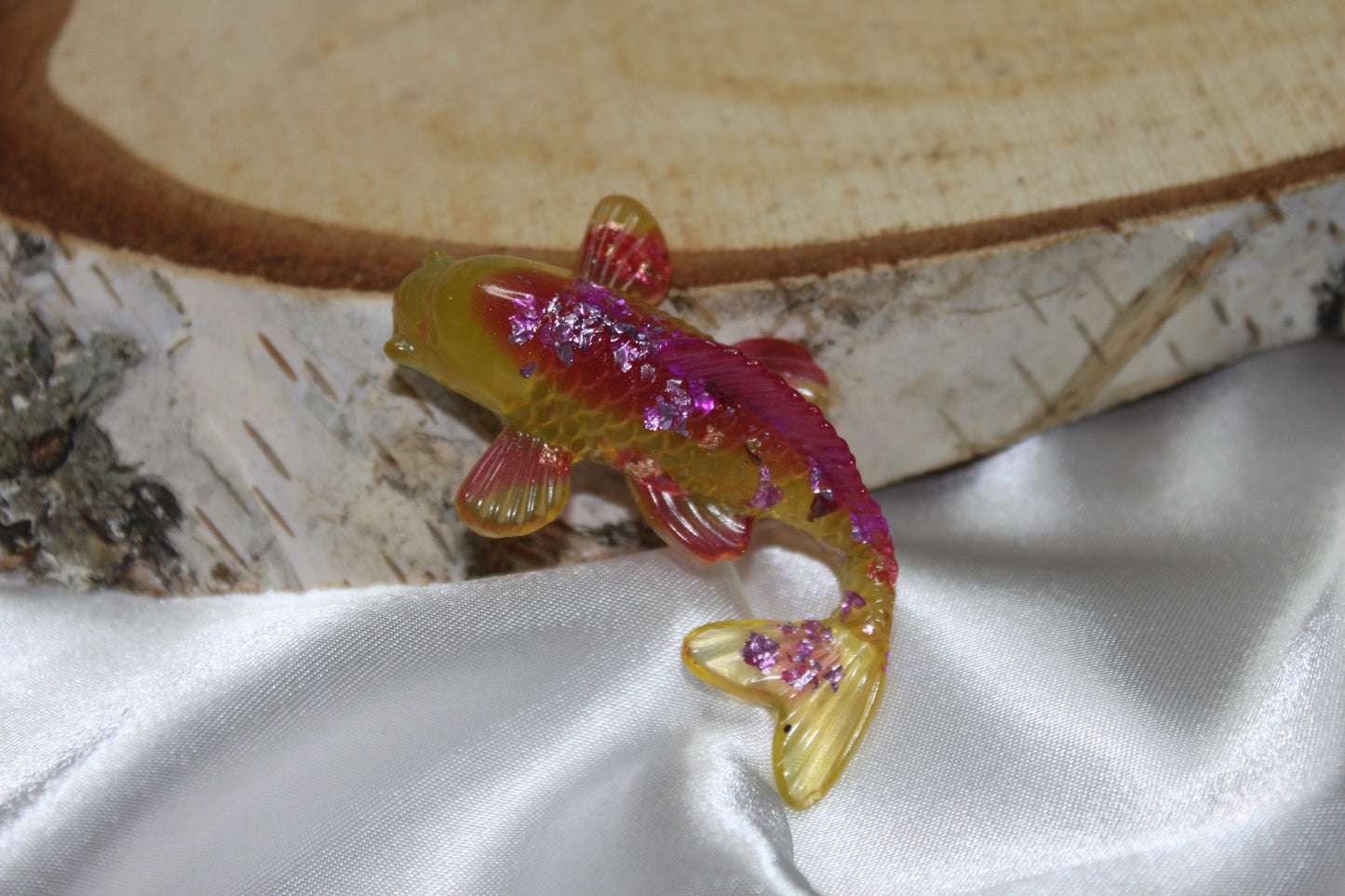 Carpe Koi Jaune Rose / broche